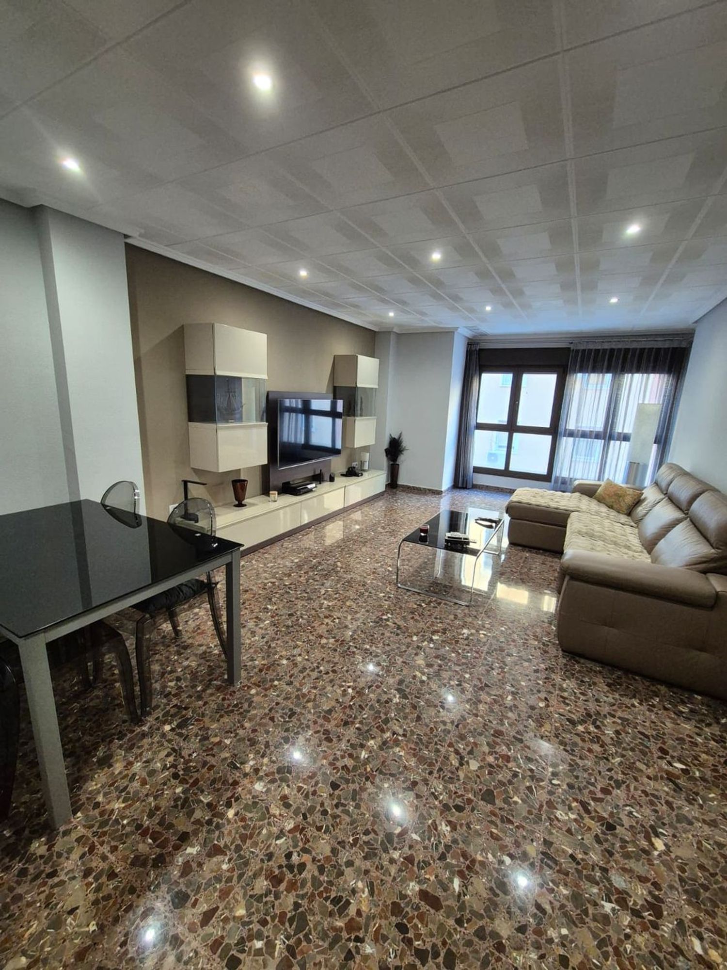 Piso en Avenida de la Paz - Foto 1