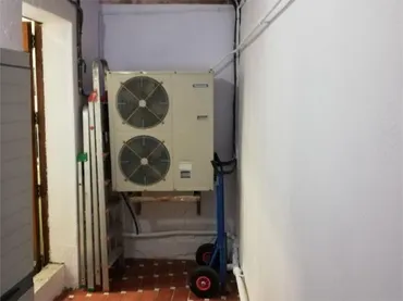 Local comercial en  Carrer Màrtirs del Setge de 1714 14 - Foto 4
