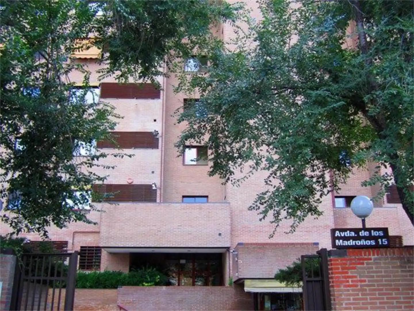 Piso en  Avenida de los Madroños 15 - Foto 2