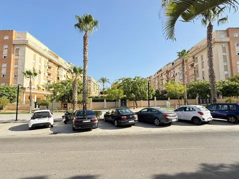 Piso en calle Navarro Ledesma, 148