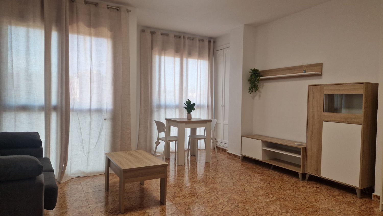 Piso en avenida Don Juan de Borbon, 3 - Foto 1