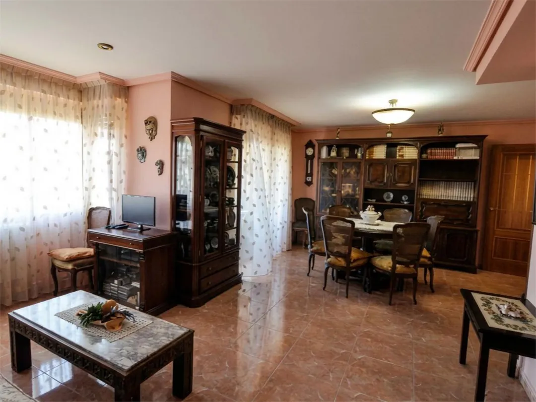 Piso en  Carrer de Carcaixent 4 - Foto 3