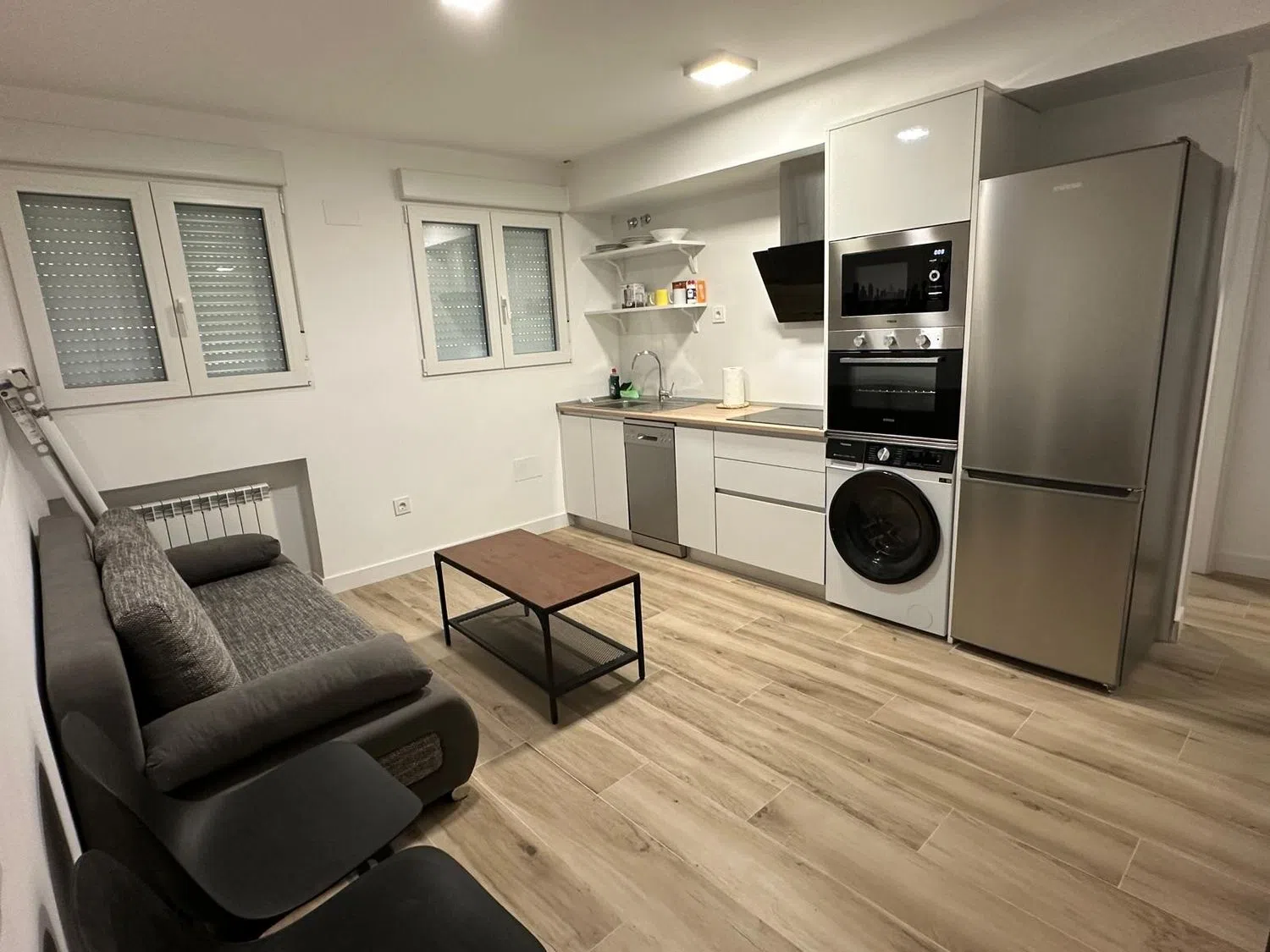 Estudio en calle de la Infanta Mercedes, 46 - Foto 1