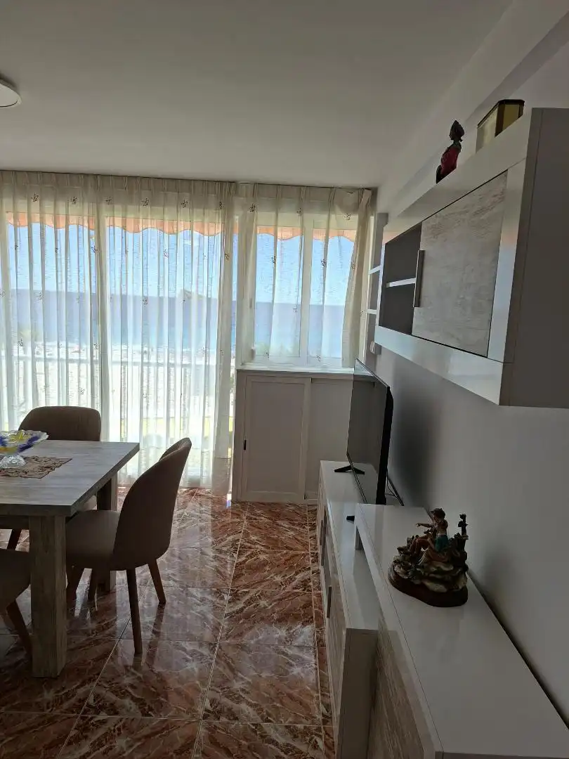 Apartamento en  Avenida de la Armada Española 20 - Foto 2
