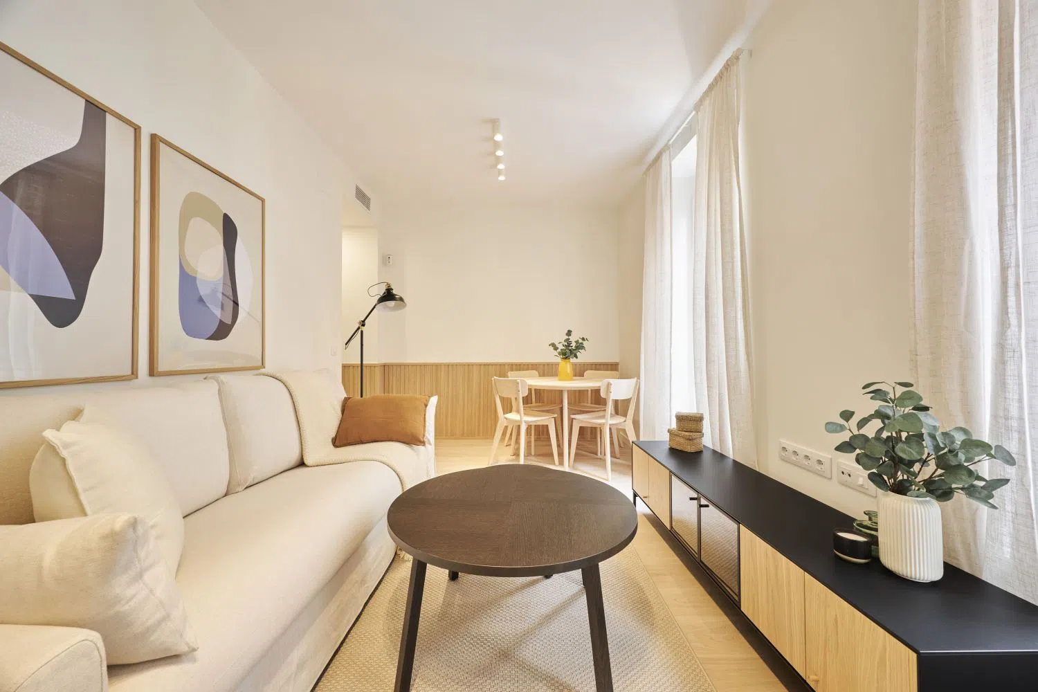 Piso en calle de Rodas - Foto 1