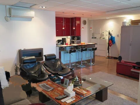 Estudio en avenida del Puente Cultural, 10