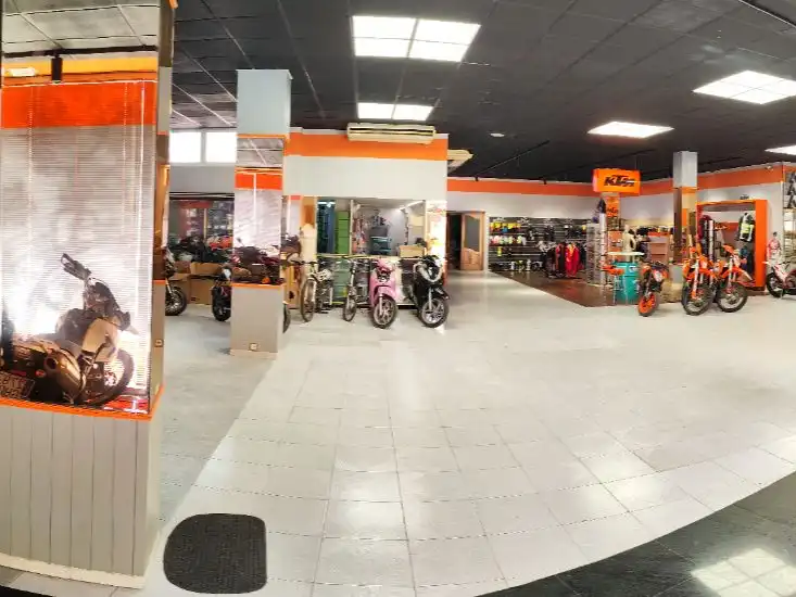 Local comercial en  Avenida Arias de Velasco 28 - Foto 3