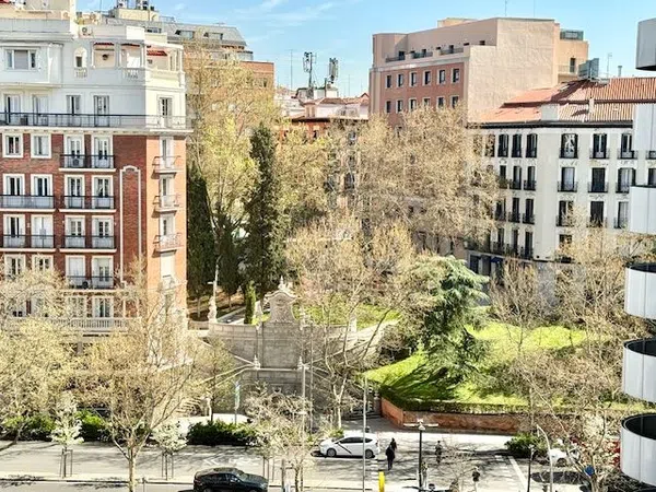 Piso en calle de la Princesa, 3