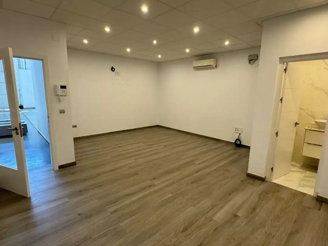 Local comercial en  Calle Eslovaquia 2 - Foto 8