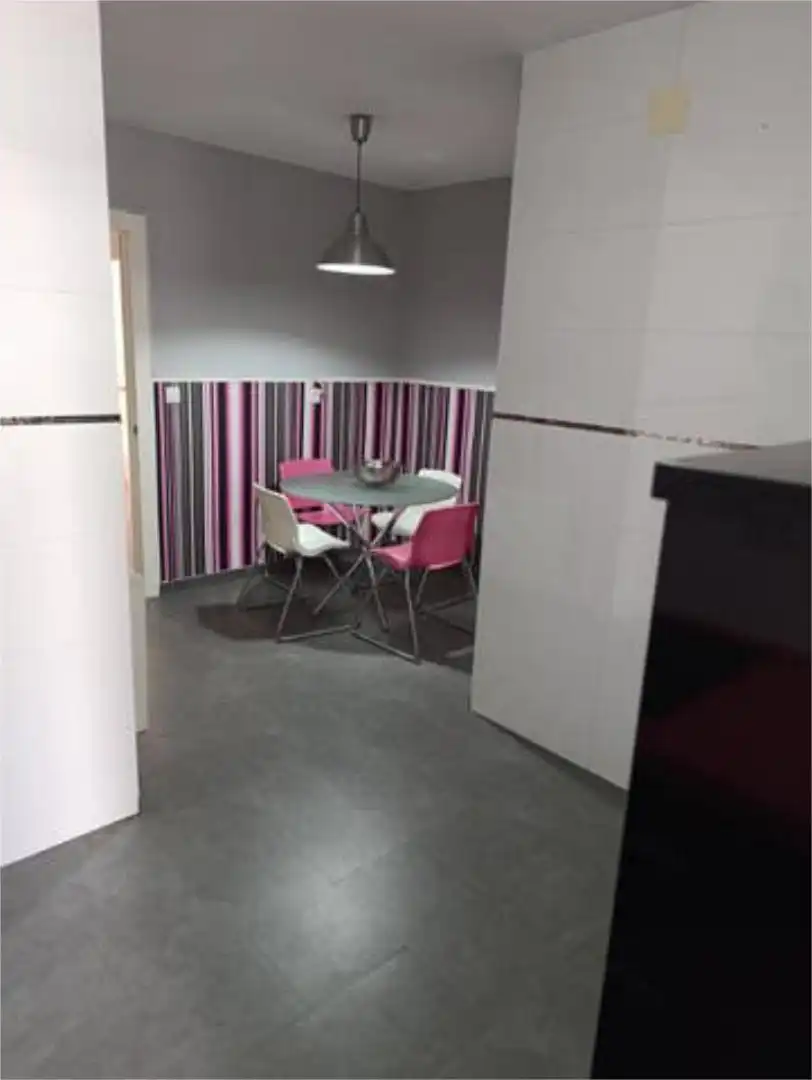 Piso en barrio - Foto 4