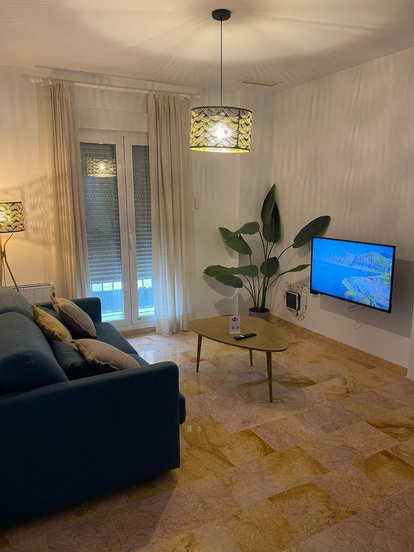 Apartamento en calle Calle Condes de Crespo Rascón 1