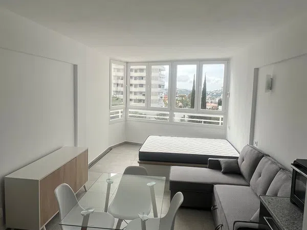 Estudio en calle de Saridakis, 1