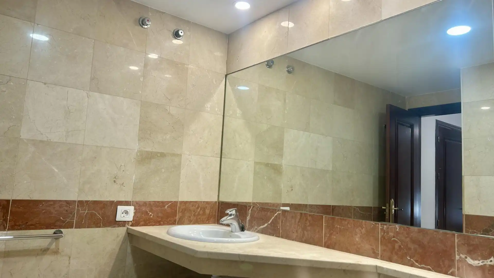 Piso en  Avenida Reyes Católicos Núm. - Foto 11