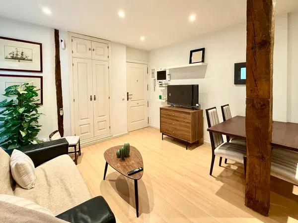 Piso en calle del Pez, 7