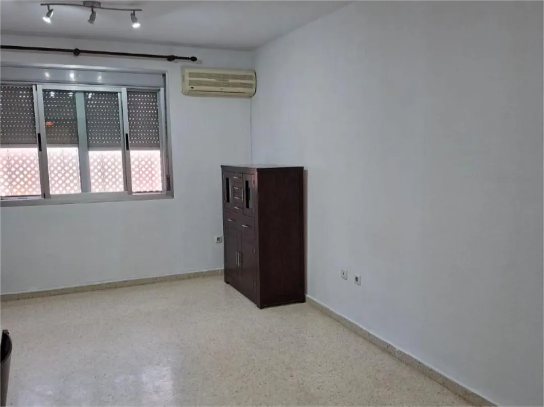 Piso en  Calle Arquitecto Hernández Rubio 3 - Foto 6