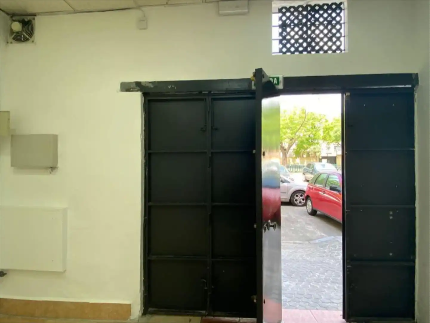 Local comercial en  Calle Puerto de Envalira 8 - Foto 6