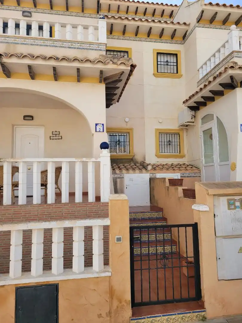 Casa adosada en  Calle Castillo de la Mola 1 - Foto 7