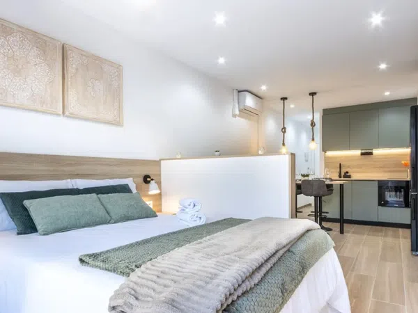 Estudio en calle de València, 373 - Foto 1