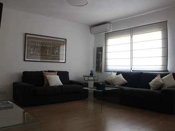 Piso en plaza de Santa Eulàlia, 1