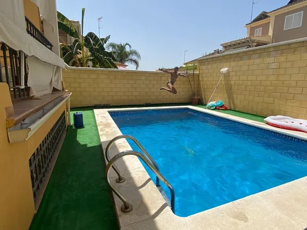 Chalet pareado en calle Juanito Valderrama, 27 - Foto 2