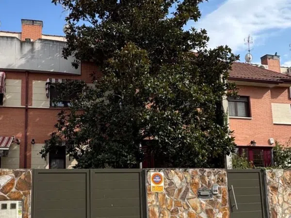 Chalet adosado en Calle Laguna de Peñalara, 24 - Foto 1