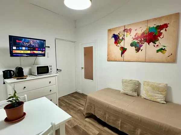 Estudio en calle del Mesón de Paredes, 4