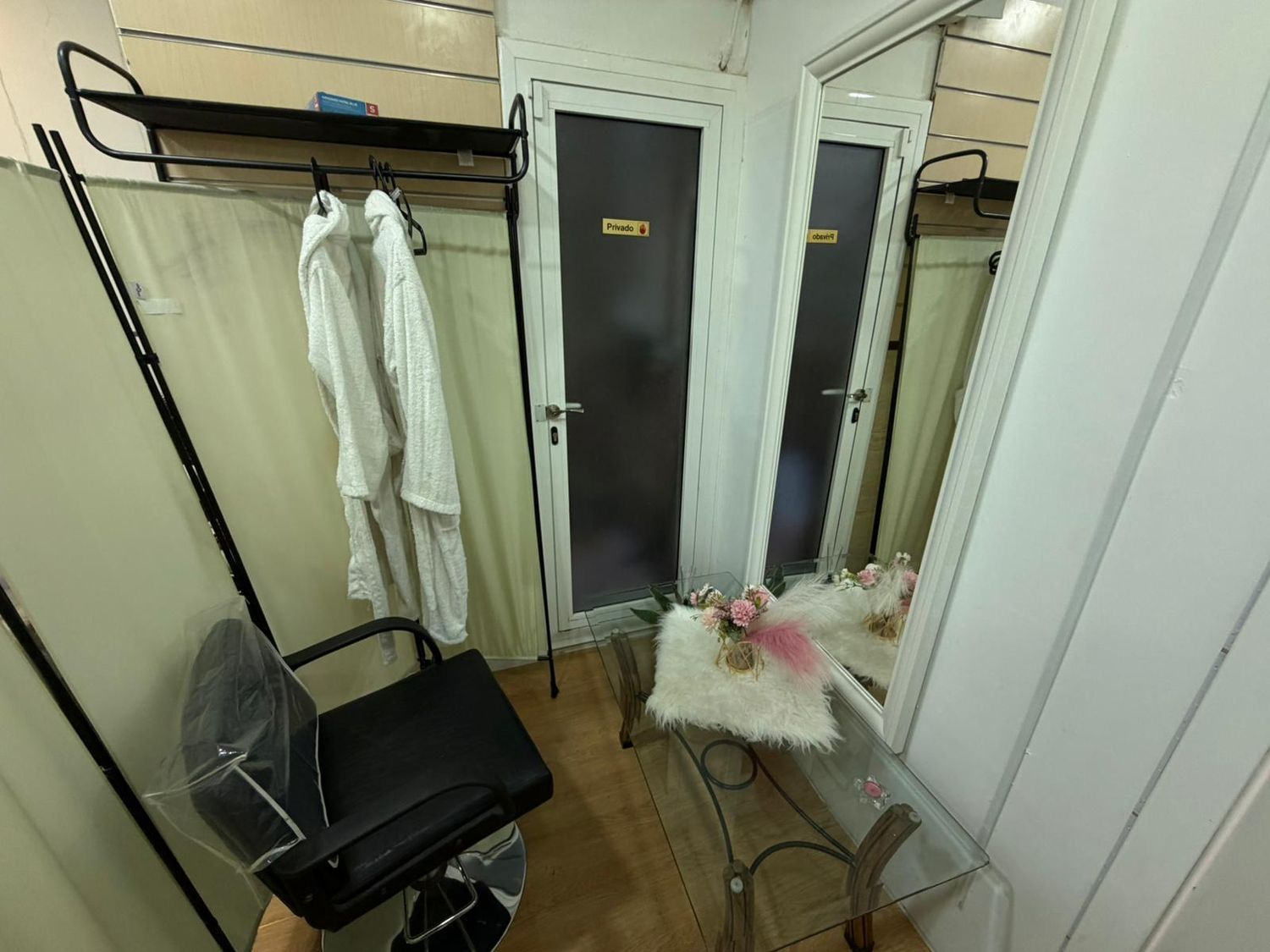 Centro estético, peluquería en traspaso en Calle Llobregat - Foto 3