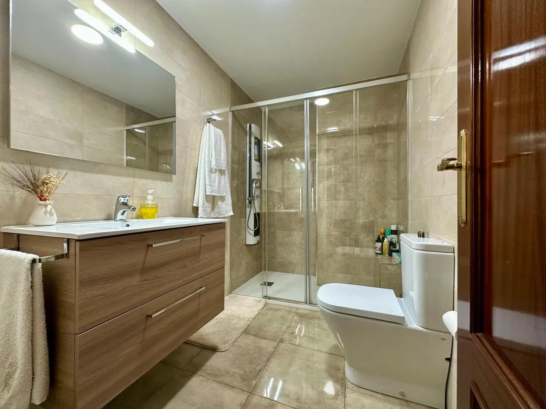 Piso en  Calle Torre de Peralada 3 - Foto 14