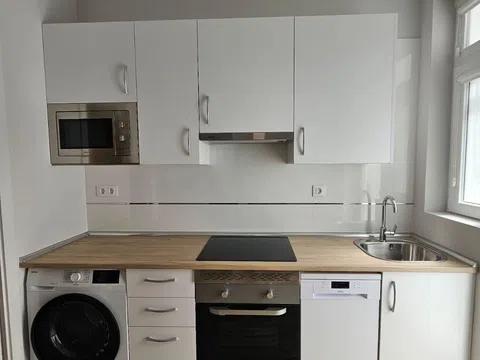 Estudio en avenida de Betanzos, 50
