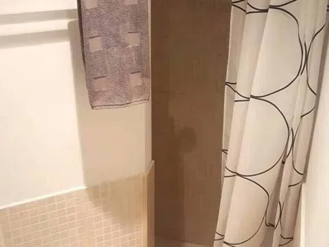 Piso en calle de Paredes, 8