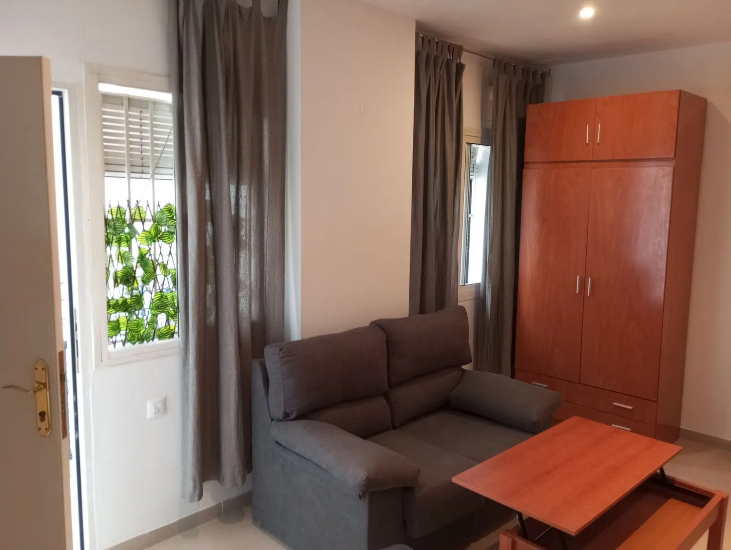 Estudio en calle Peral, 44 - Foto 1