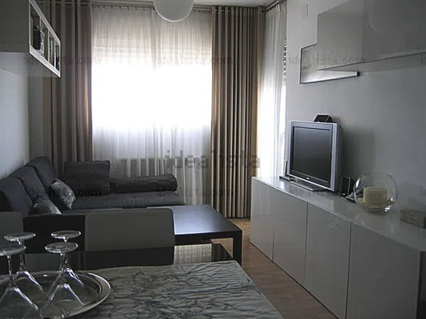 Estudio en plaza del País Valencià, 3