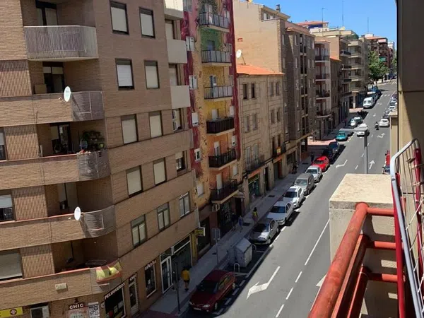 Piso en avenida de Italia, 52