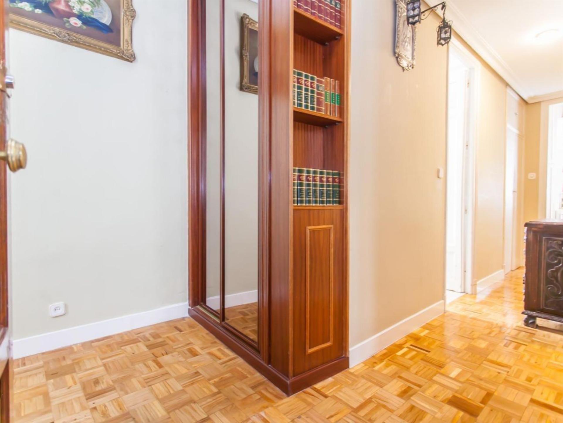 Piso en  Calle del General Álvarez de Castro 32 - Foto 12