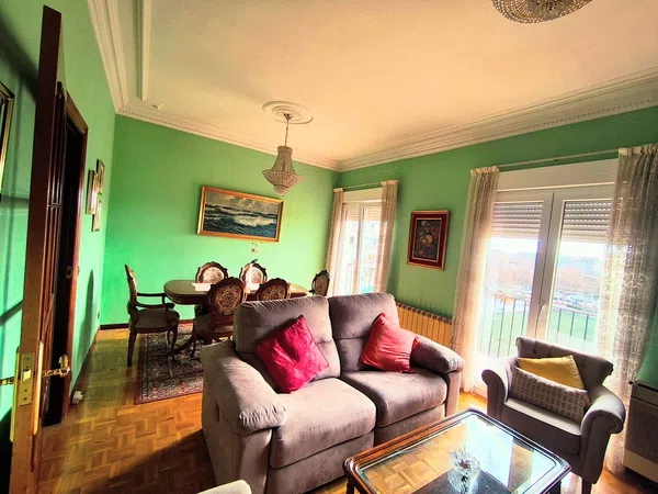 Piso en avenida de la Reina Victoria, 25