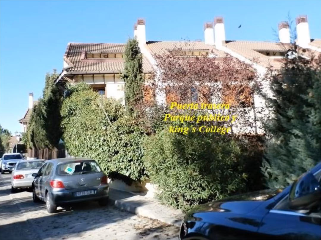 Casa adosada en  Calle Sierra de Ancares 2 - Foto 8
