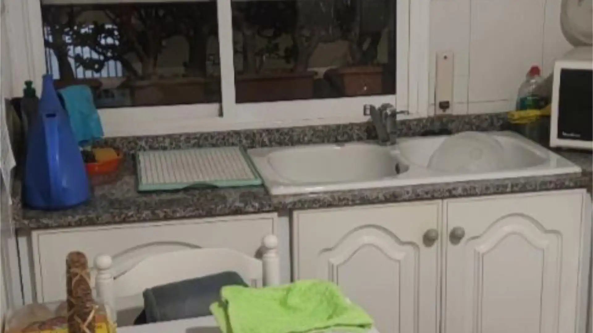 Casa adosada en  Carrer de l'Abat Escarré 34 - Foto 12