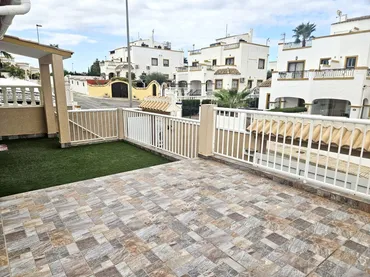 Casa adosada en  Calle Lagunas de Ruidera 73 - Foto 4