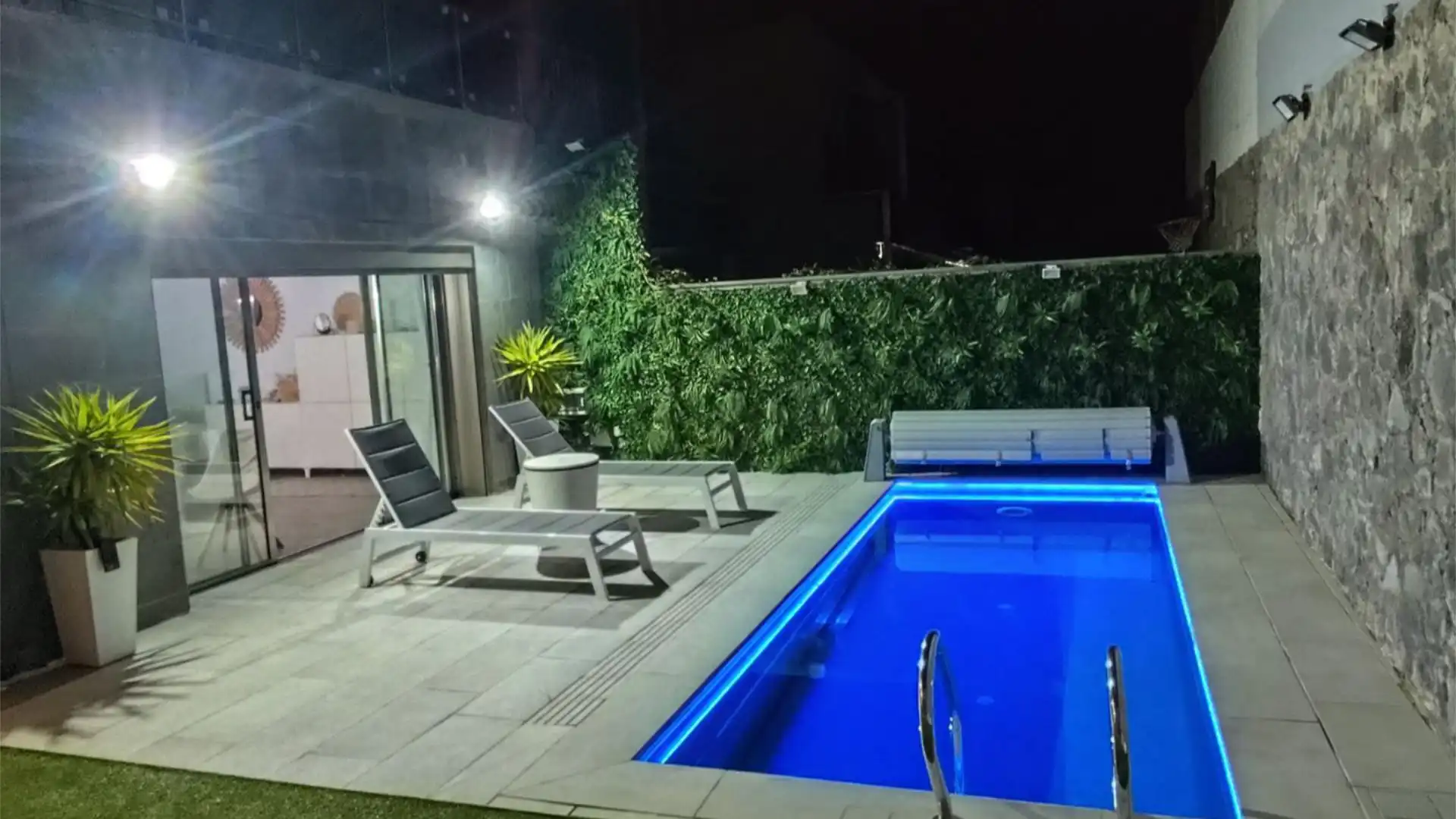 Casa adosada en  Calle Francisco de La Torre 31 - Foto 1