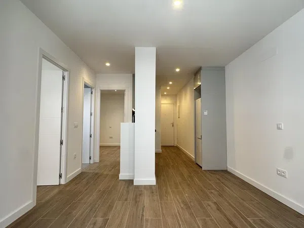 Piso en Calle de Velarde - Foto 1