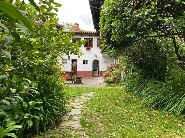 Casa rural en Camino de la Rondina, Fuentes, 33 - Foto 1