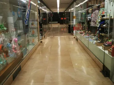 Local comercial en  Passeig de Francesc Macià 46 - Foto 4