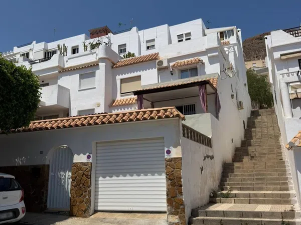 Chalet pareado en Aguadulce norte - Foto 1