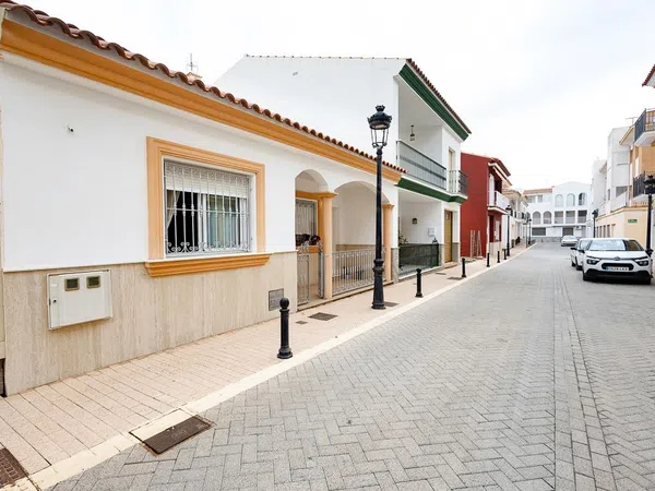 Casa de pueblo en Calle Andrés Segovia, 12 - Foto 2