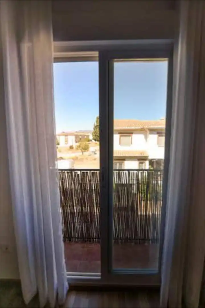 Piso en la zubia - Foto 9