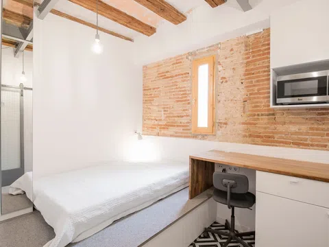 Estudio en calle de la Reina Amàlia, 27
