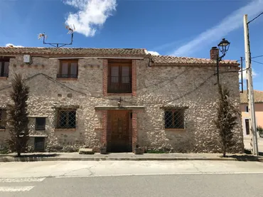 Casa adosada en  Calle Sangarcía 8 - Foto 1