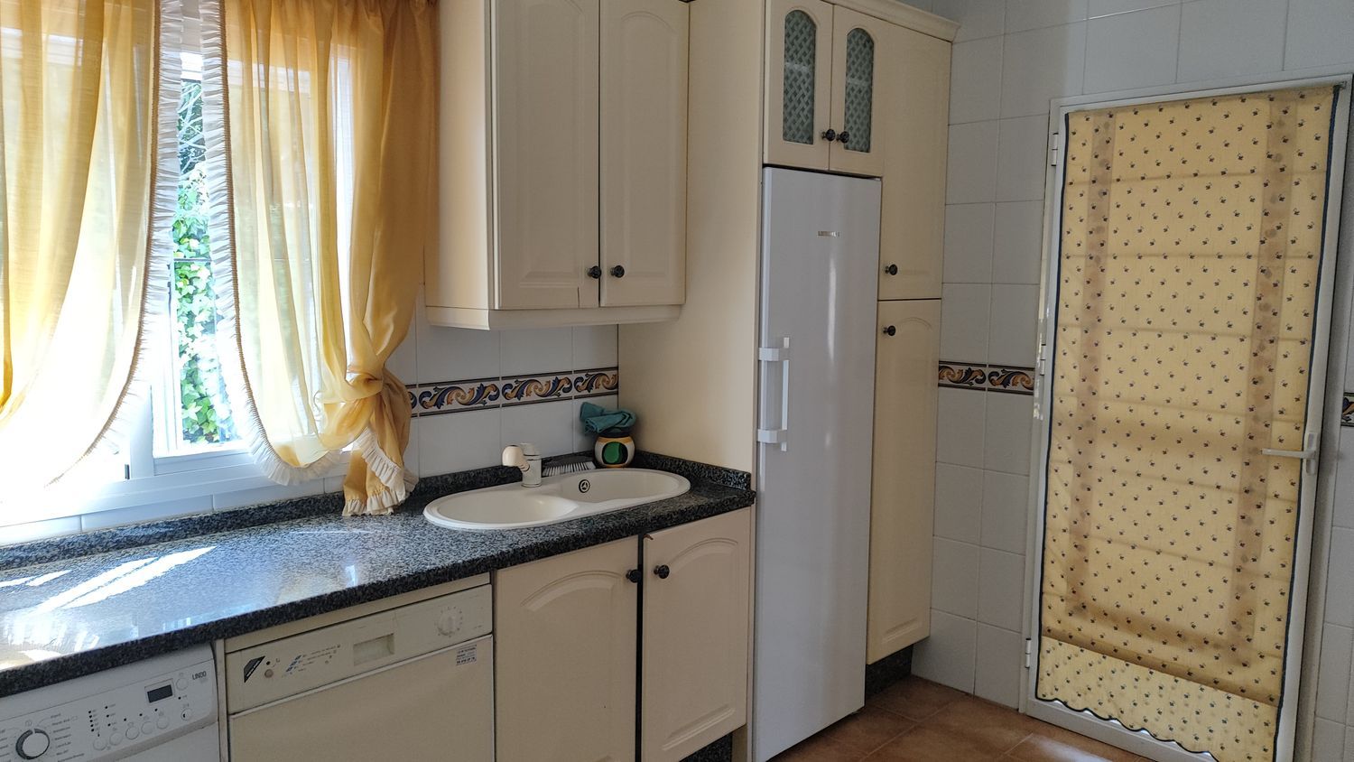 Chalet pareado en Gines - Foto 10