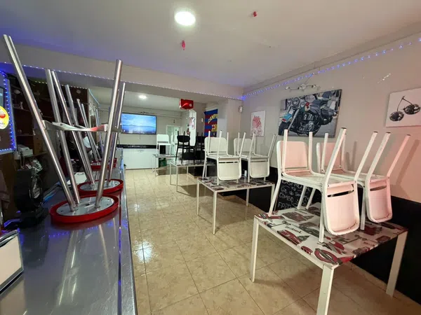 Bar, cafetería en traspaso en Calle Joventut - Foto 1