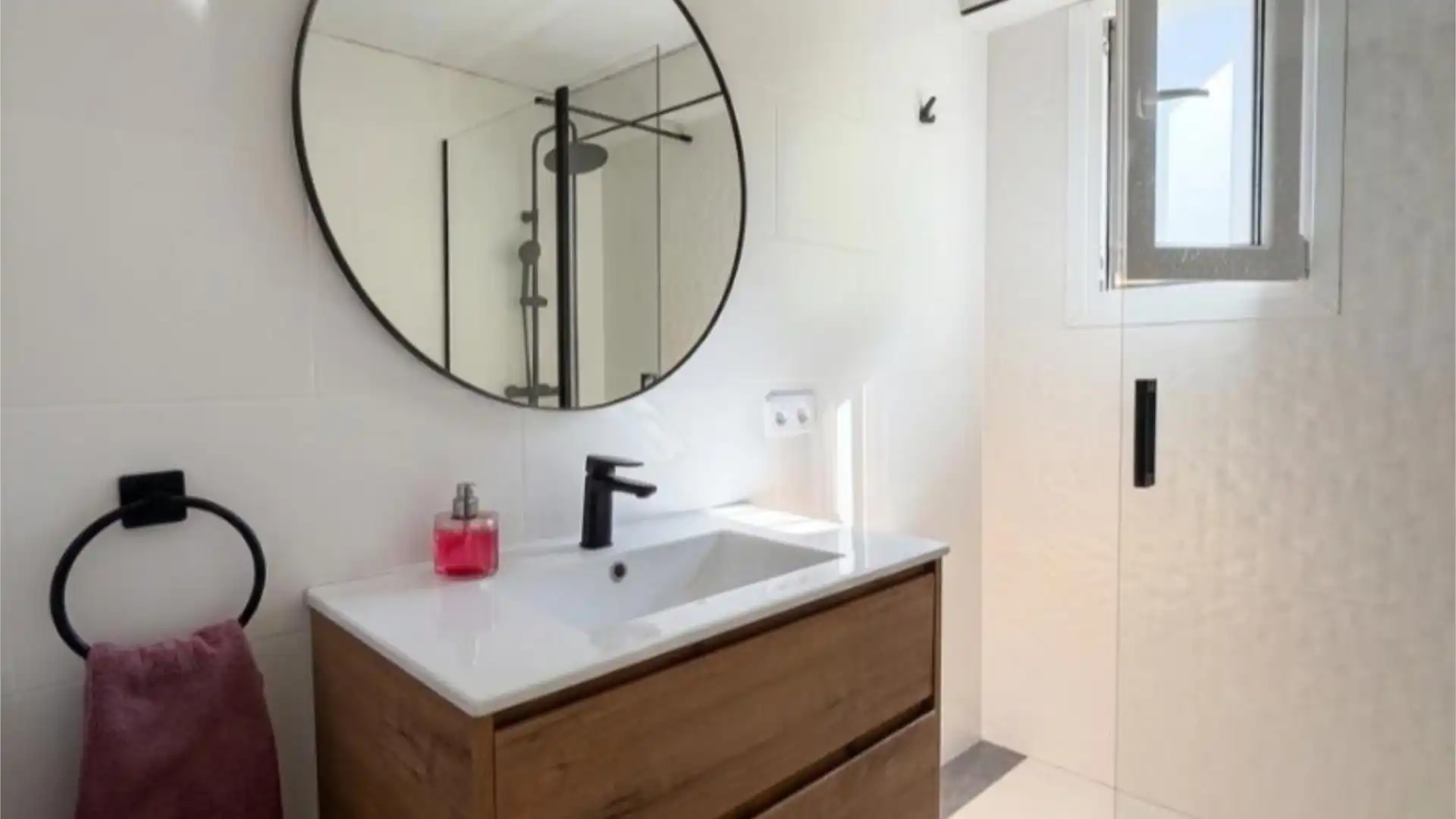 Piso en  Carrer del Llac Enol 10 - Foto 6